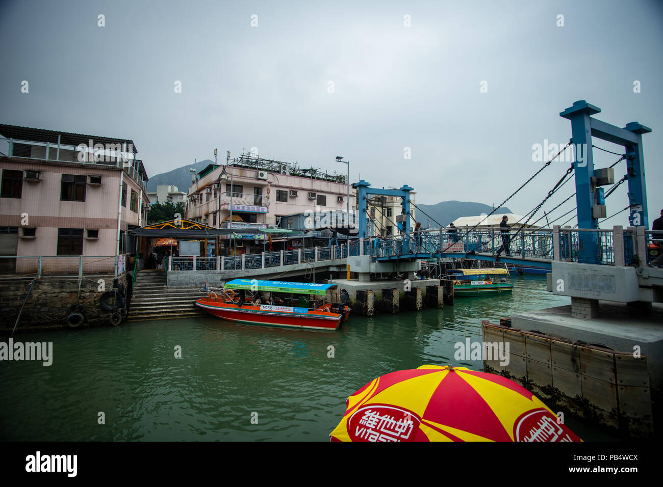 LANTAU, HONG-KONG - Février : le village de pêcheurs de Tai O est très populaire auprès des touristes qui viennent à l'île de Lantau, le 3 février 2015 Banque D'Images