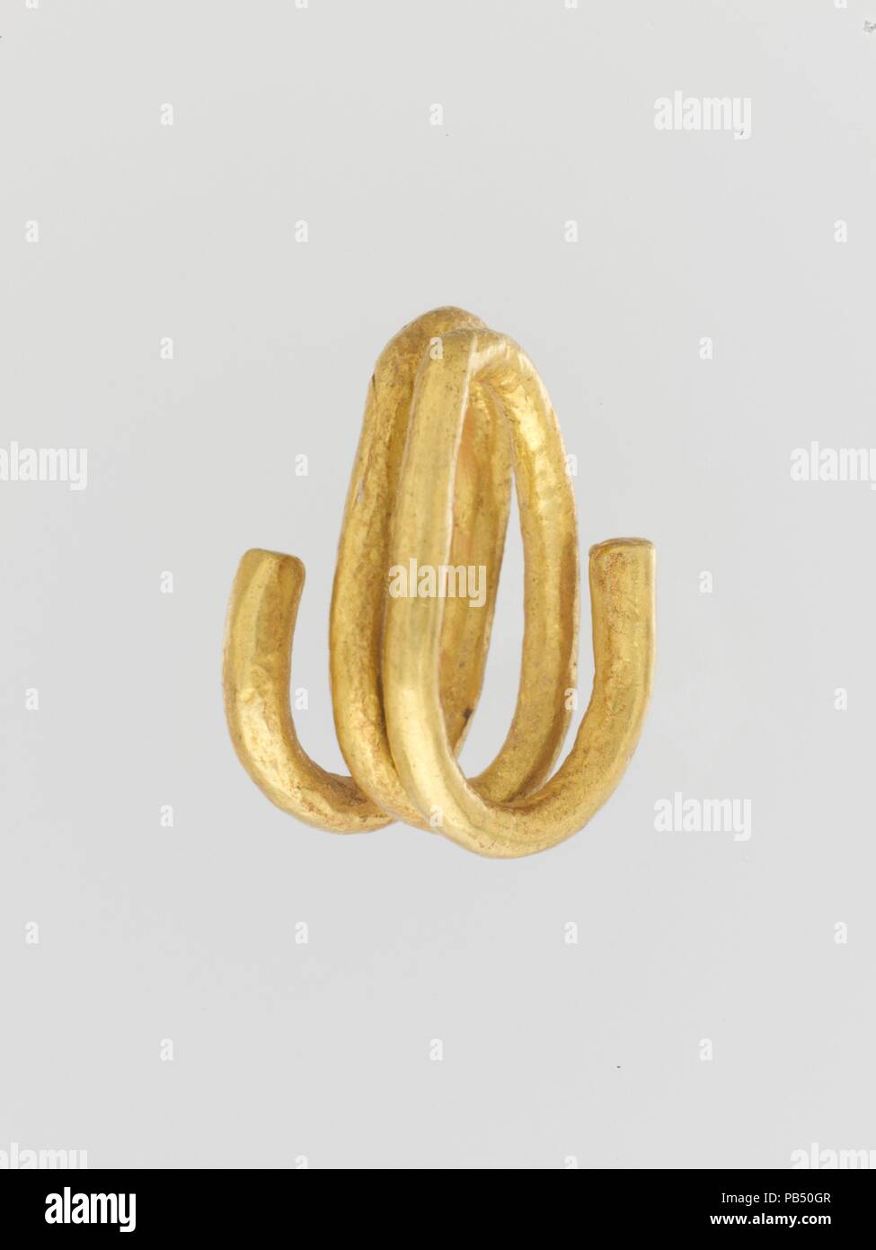 Spirale d'or. La culture chypriote :. Dimensions : L. 1 3/16 in. (3,1 cm). Date : ca. 1600-1100 av. J.-C.. D'un fil avec deux tours. Musée : Metropolitan Museum of Art, New York, USA. Banque D'Images