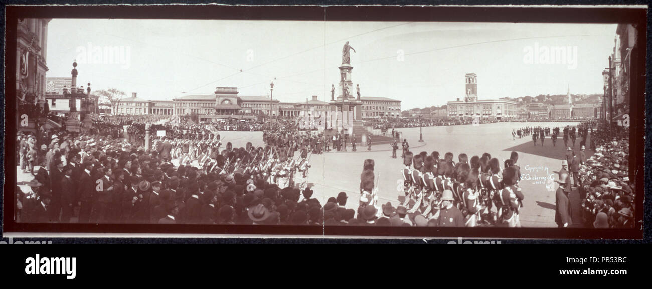 1166 photo panoramique de l'ancienne et honorable compagnie d'artillerie défilant à Exchange Place Providence R.I., 3 octobre 1903 RCAC2007663433 Banque D'Images