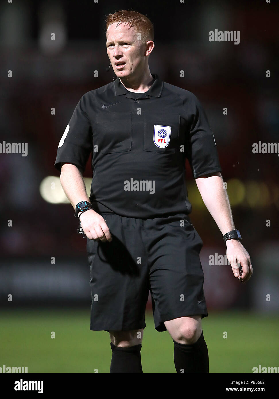 Alan Young arbitre lors d'un pré saison match amical au stade Lamex, Stevenage Banque D'Images