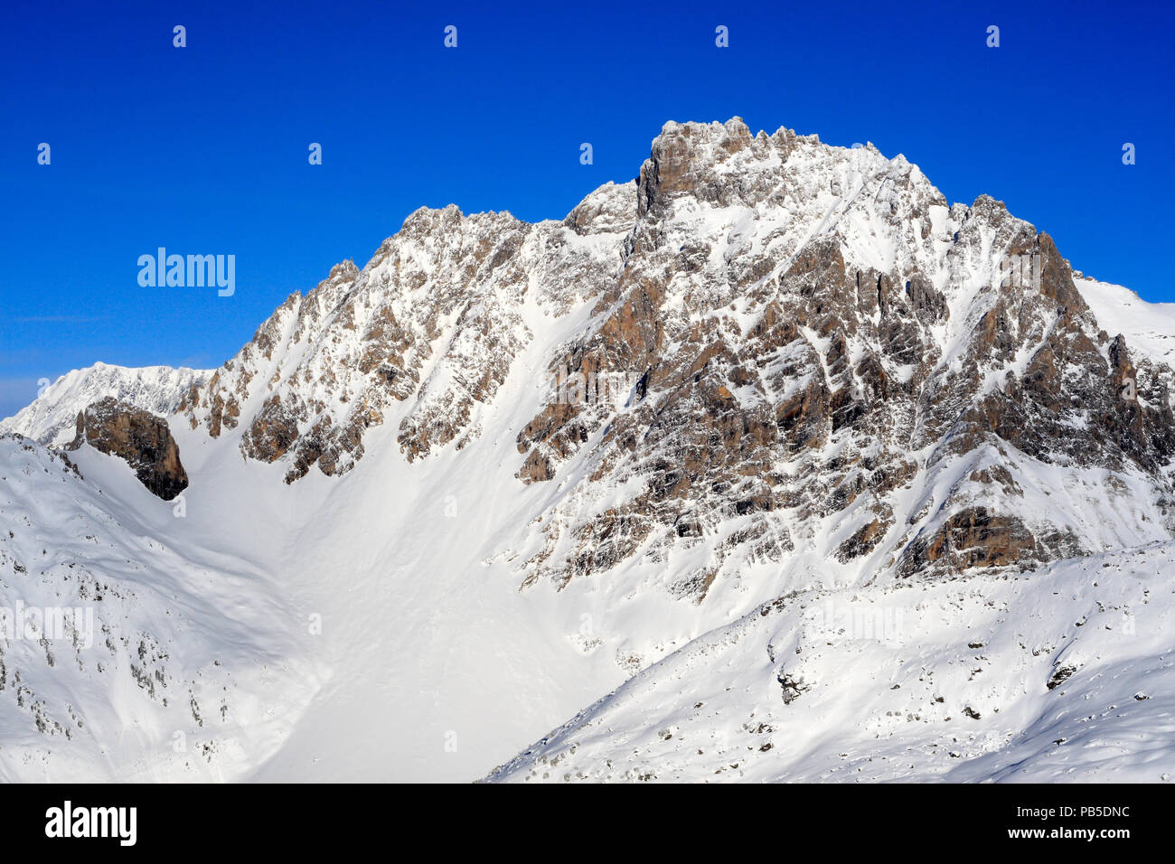 Sports d'hiver dans les Alpes, neige, randonnée, ski de fruits de l'aiguille 3051 m, domaine skiable des Trois Vallées, Méribel France Banque D'Images