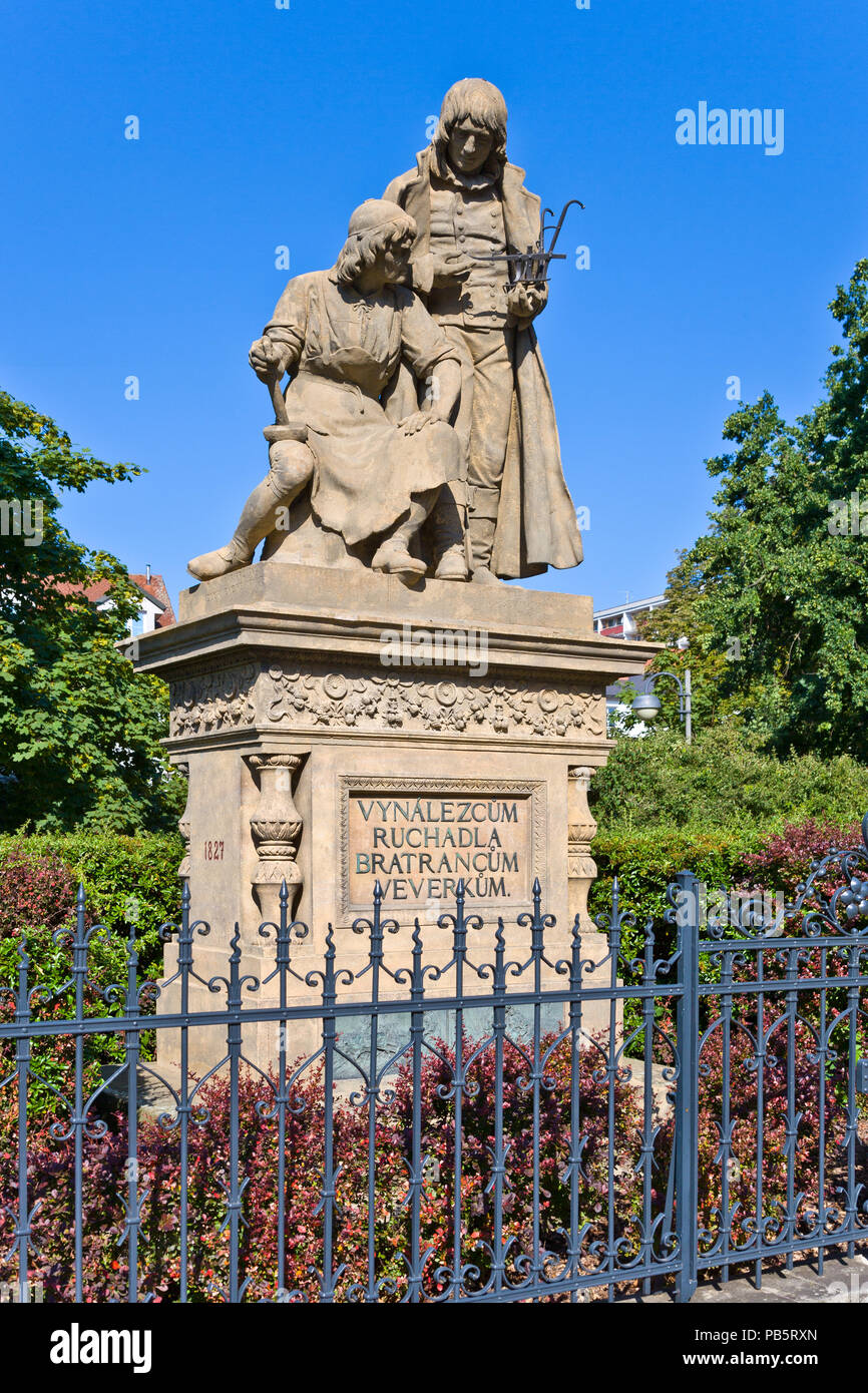 Pomník bratranců Veverkových Strachovský (Josef, 1883), la ville de Pardubice, en Bohême de l'Est, République Tchèque Banque D'Images