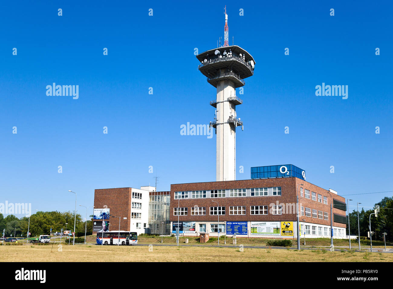 O2, tour de télécommunication de la ville de Pardubice, en Bohême de l'Est, République Tchèque Banque D'Images
