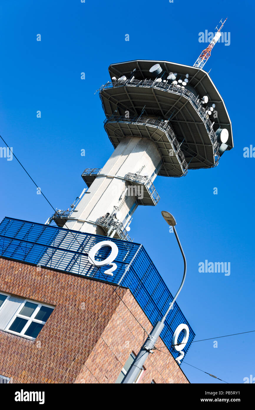 O2, tour de télécommunication de la ville de Pardubice, en Bohême de l'Est, République Tchèque Banque D'Images