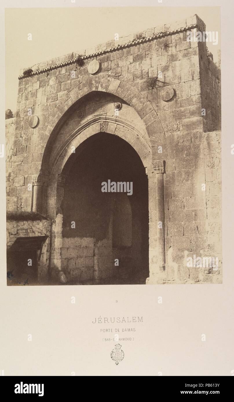 Jérusalem. Porte de Damas (Bab-el-Ahmoud). Artiste : Louis de Clercq (Français, 1837-1901). Dimensions : Image : 11 in. × 8 9/16 in. (28 × 21,7 cm) Mont : 17 15/16 × 23 1/4 in. (45,5 × 59 cm). Lithographe : H. Jannin (Français). Imprimante : J. Blondeau et Antonin. Date : 1860 ou plus tard. Musée : Metropolitan Museum of Art, New York, USA. Banque D'Images