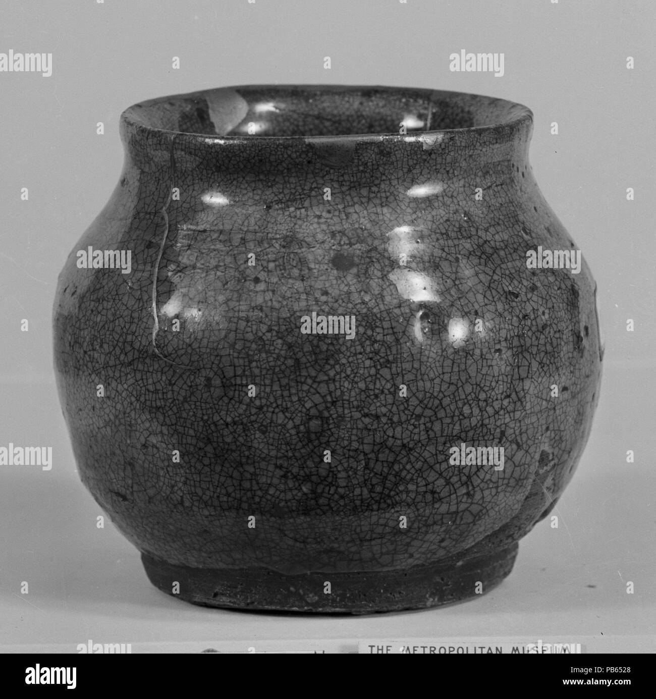 Bol. Culture : le Japon. Dimensions : H. 4. (10,2 cm) ; Diam. 4 1/4 in. (10,8 cm). Date : ca. 1500. Musée : Metropolitan Museum of Art, New York, USA. Banque D'Images