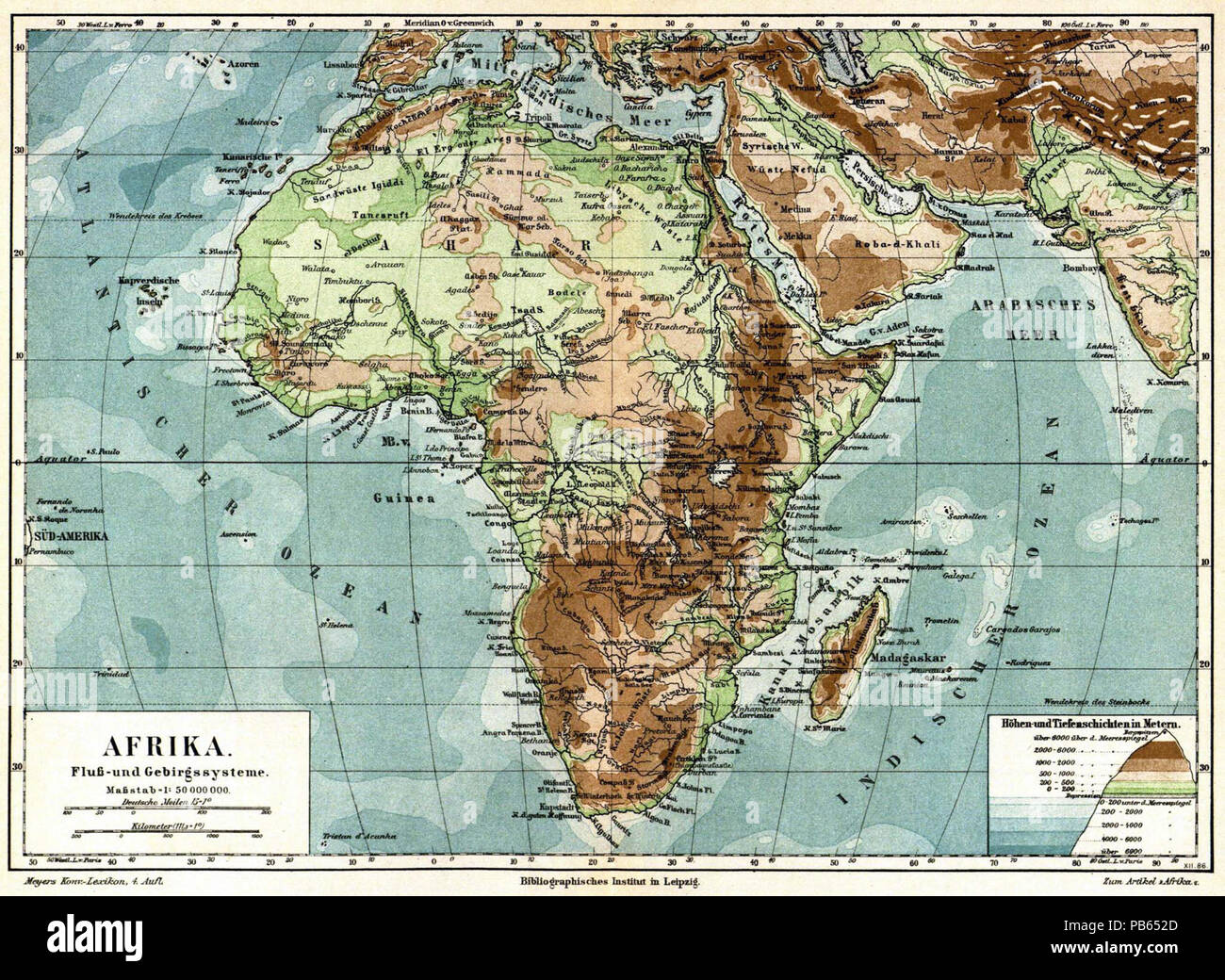 . Deutsch : Karte "Afrika. Gebirgssysteme- und Fluß." (1 : 50 000 000) Anglais : Meyers Konversationslexikon - Tome 1 - carte à la page 148 - Afrique - rivière et les systèmes de montagne . à partir de 1885 jusqu'à 1890 1021 Meyers b1 s0148c Banque D'Images