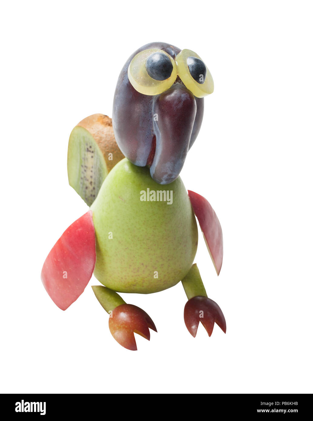 Parrot assis faite avec des fruits sur fond isolé Banque D'Images