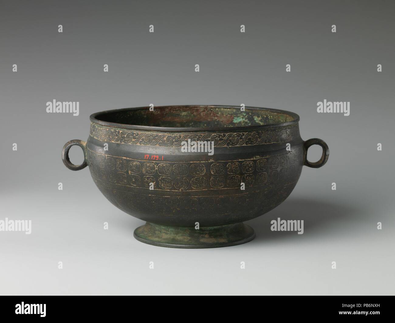 Bol. Culture : la Chine. Dimensions : H. 4. (10,2 cm) ; Diam. 6 5/8 po. (16,8 cm). Musée : Metropolitan Museum of Art, New York, USA. Banque D'Images