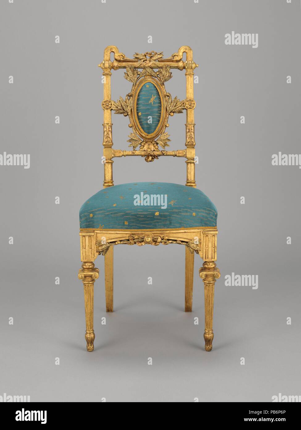 Side chair. Culture : L'Américain. Dimensions : 36 x 17 x 17 1/2 in. (92,7 x 43,2 x 43,2 cm). Bouilloire : Herter Brothers (allemand, actif à New York, 1864-1906). Date : ca. 1870. William H. Vanderbilt, fils de Cornelius Vanderbilt' 'Commodore, hérité d'une grande fortune et une lucrative entreprise de transport, dont il a étendu de façon exponentielle, de devenir l'un des hommes les plus riches de l'Amérique. En 1879, pour marquer son statut social et économique élevé, il construit un hôtel particulier qui couvre tout un pâté de maisons de la Cinquième Avenue, entre les 51e et 52e Rues. Il a commissionné Herter Brothers, l'un des premiers ca Banque D'Images