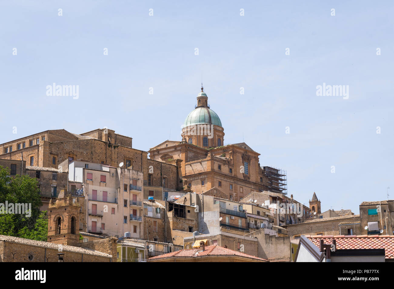 Italie Sicile Piazza Amerina Colle Mira Hill colline ancienne ville 700m du niveau de la mer 7/8ème siècle avant J.-C. avant notre ère cityscape panorama cathédrale Baroque dome Banque D'Images