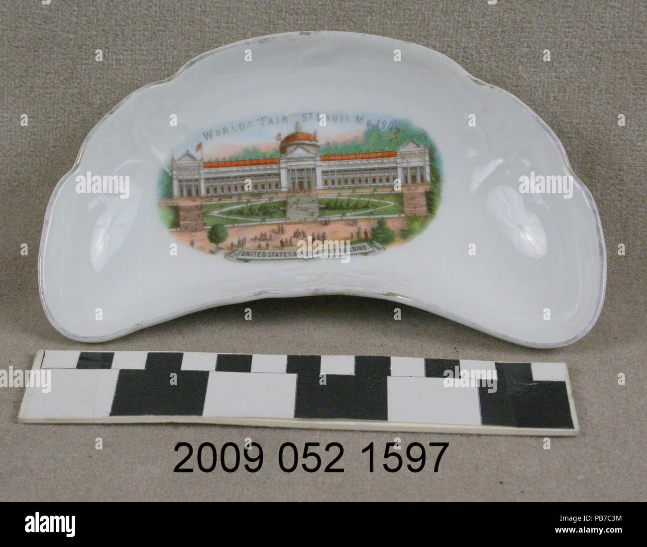1850 os en céramique blanche avec des transferts de couleur libre de droit du gouvernement des États-Unis à l'Exposition Universelle 1904 Banque D'Images