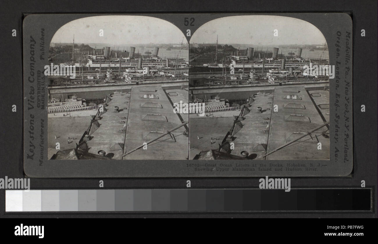 728 grand paquebot à quai, Hoboken, New Jersey. - Montrant le nord de Manhattan et l'île de la rivière Hudson (NYPL b11707652-G90F458 016F) Banque D'Images