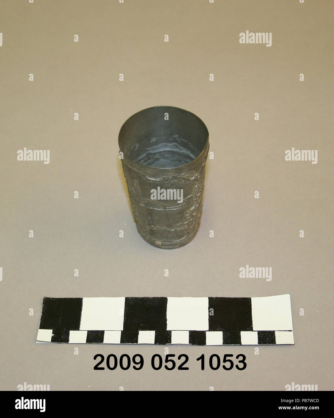 1020 Metal Tumbler avec des images de la gare Union et les jardins Cascade à partir de l'Exposition Universelle 1904 Banque D'Images