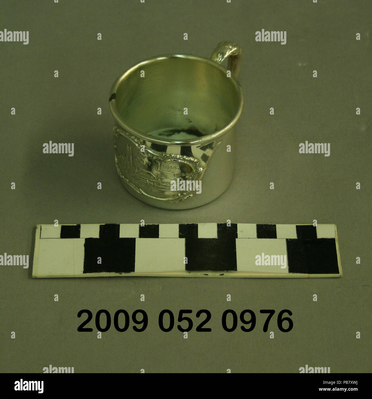 1546 Petite Coupe Silver-Plated avec image de la gare Union Banque D'Images