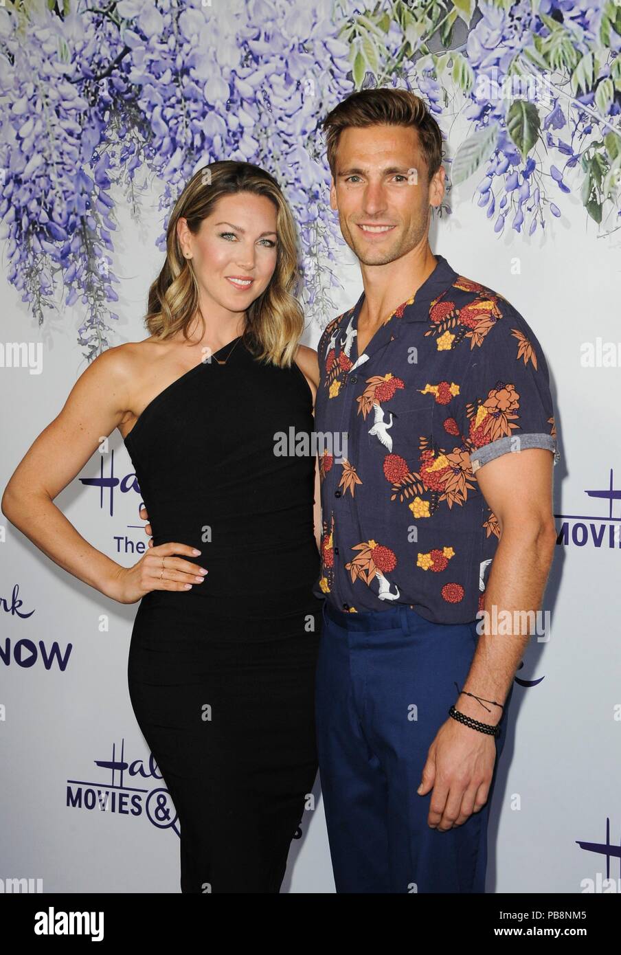 Los Angeles, CA. 26 juillet, 2018. Cassandra Troy, Andrew Walker au niveau des arrivées de l'été 2018 Hallmark Channel TCA Press Tour, résidence privée, Los Angeles, CA, 26 juillet 2018. Credit : Elizabeth Goodenough/Everett Collection/Alamy Live News Banque D'Images