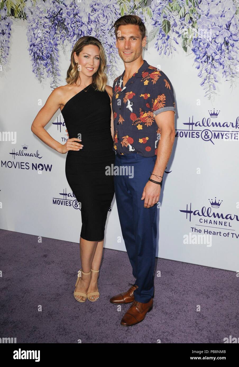 Los Angeles, CA. 26 juillet, 2018. Cassandra Troy, Andrew Walker au niveau des arrivées de l'été 2018 Hallmark Channel TCA Press Tour, résidence privée, Los Angeles, CA, 26 juillet 2018. Credit : Elizabeth Goodenough/Everett Collection/Alamy Live News Banque D'Images