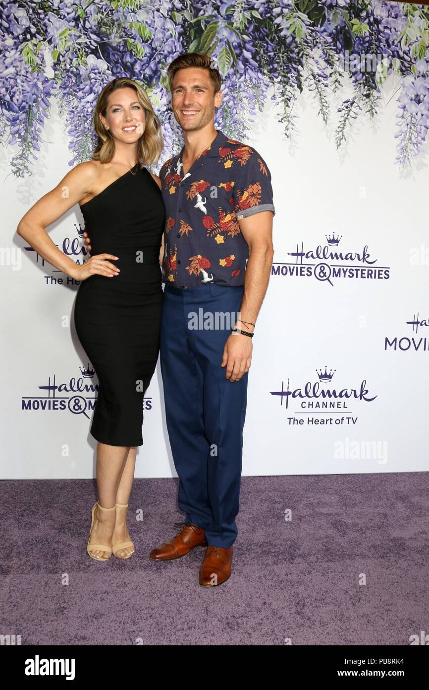 Los Angeles, CA. 26 juillet, 2018. Cassandra Troy, Andrew Walker au niveau des arrivées de l'été 2018 Hallmark Channel TCA Press Tour 2 Event-Part, résidence privée, Los Angeles, CA, 26 juillet 2018. Credit : Priscilla Grant/Everett Collection/Alamy Live News Banque D'Images