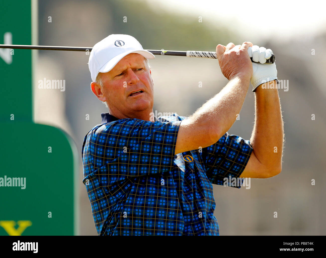 27 juillet 2018, l'Old Course à St Andrews, St Andrews, Écosse), à l'Omnium senior des championnats de golf 2018, deuxième tour, l'ancien champion ouvert Sandy Lyle (SCO) joue son coup de départ sur le deuxième trou Banque D'Images