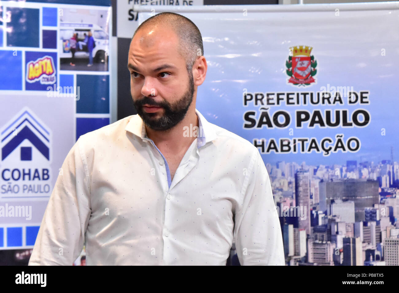 SÃO PAULO, SP - 27.07.2018 : PREFEITO ENTREGA TERMOS DE QUITAÇÃO - Le maire de São Paulo, Bruno Covas livré ce vendredi (27) dans l'hôtel de ville, les conditions d'exercice de la chambre pour les emprunteurs à partir de différents quartiers de São Paulo. (Photo : Roberto Casimiro/Fotoarena) Banque D'Images