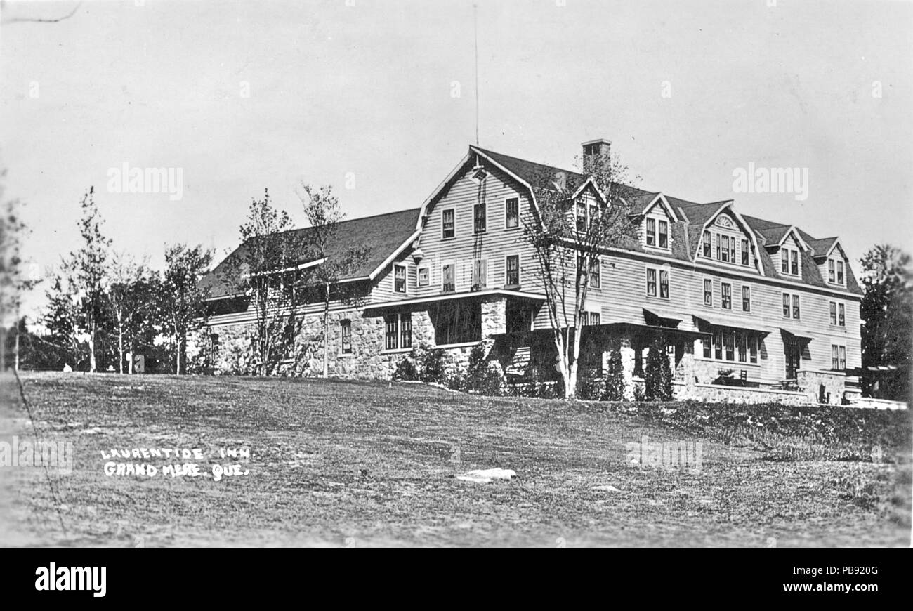 . Français : L'hôtel Laurentide Inn, à Grand Mère (Québec). Construit en 1897 (de 1896 à 1898, selon les sources). Architecte : Edward Maxwell (1867-1923). Monument historique cité (2008-07-07). [1] Le règlement de citation est abrogé en septembre 2010. [2] démoli le 25 octobre 2010. [3] Coordonnées : 46° 37' 13,6' N, -72° 40' 51,2" O. Carte postale publiée par spécialité Photo Co., Ltd., de Streetsville (Ontario) . Avant 1915 887 Laurentide Inn carte postale Banque D'Images