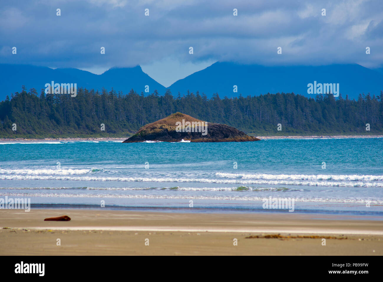 Voir des vagues de l'océan et du littoral à long beach à Tofino, Vancouver Island, Canada Banque D'Images