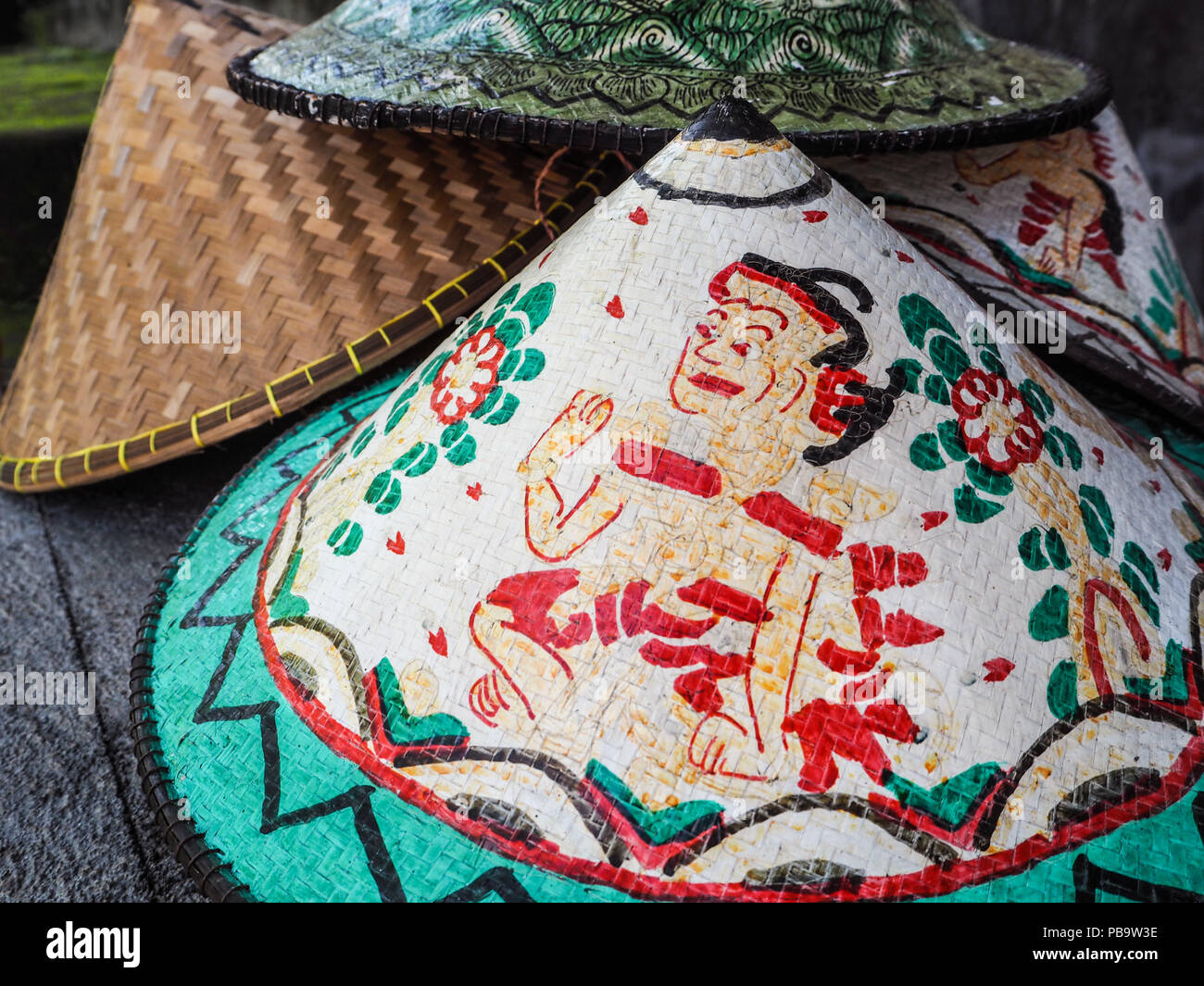 Chapeau de bali traditionnel Banque de photographies et d'images à haute  résolution - Alamy