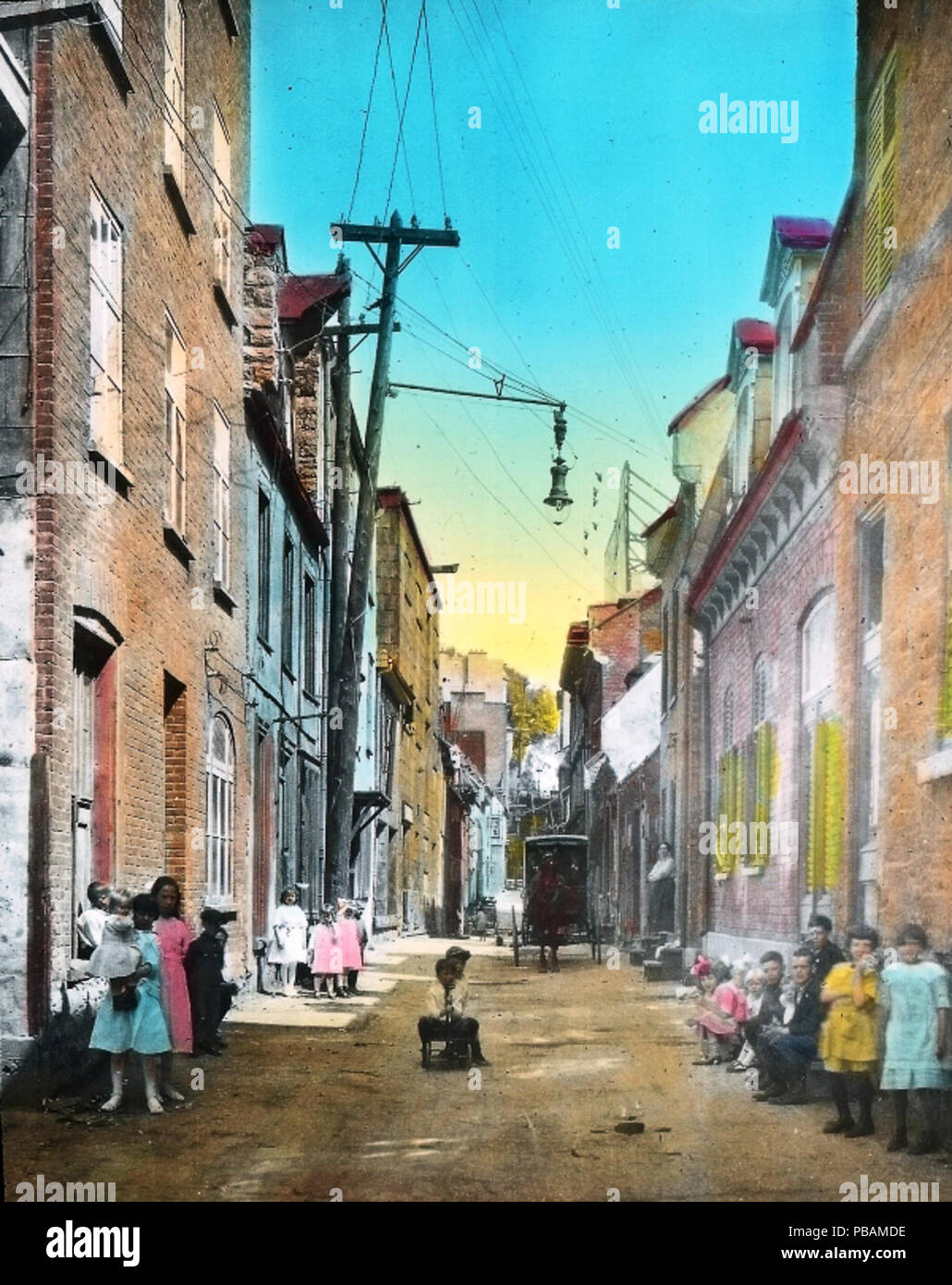 . Anglais : Photographie, diapositive sur verre, rue du Petit-Champlain, Québec, QC, vers 1923, anonyme, les sels d'argent et transparent encre sur papier - papier albuminé 8 x 10 cm - English : Photographie, diapositive sur verre, rue du Petit-Champlain, Québec, QC, vers 1923, anonyme, d'une plaque sèche à la gélatine 8 x 10 cm, circa 1923 . 1276 rue du Petit-Champlain, 1923 Banque D'Images