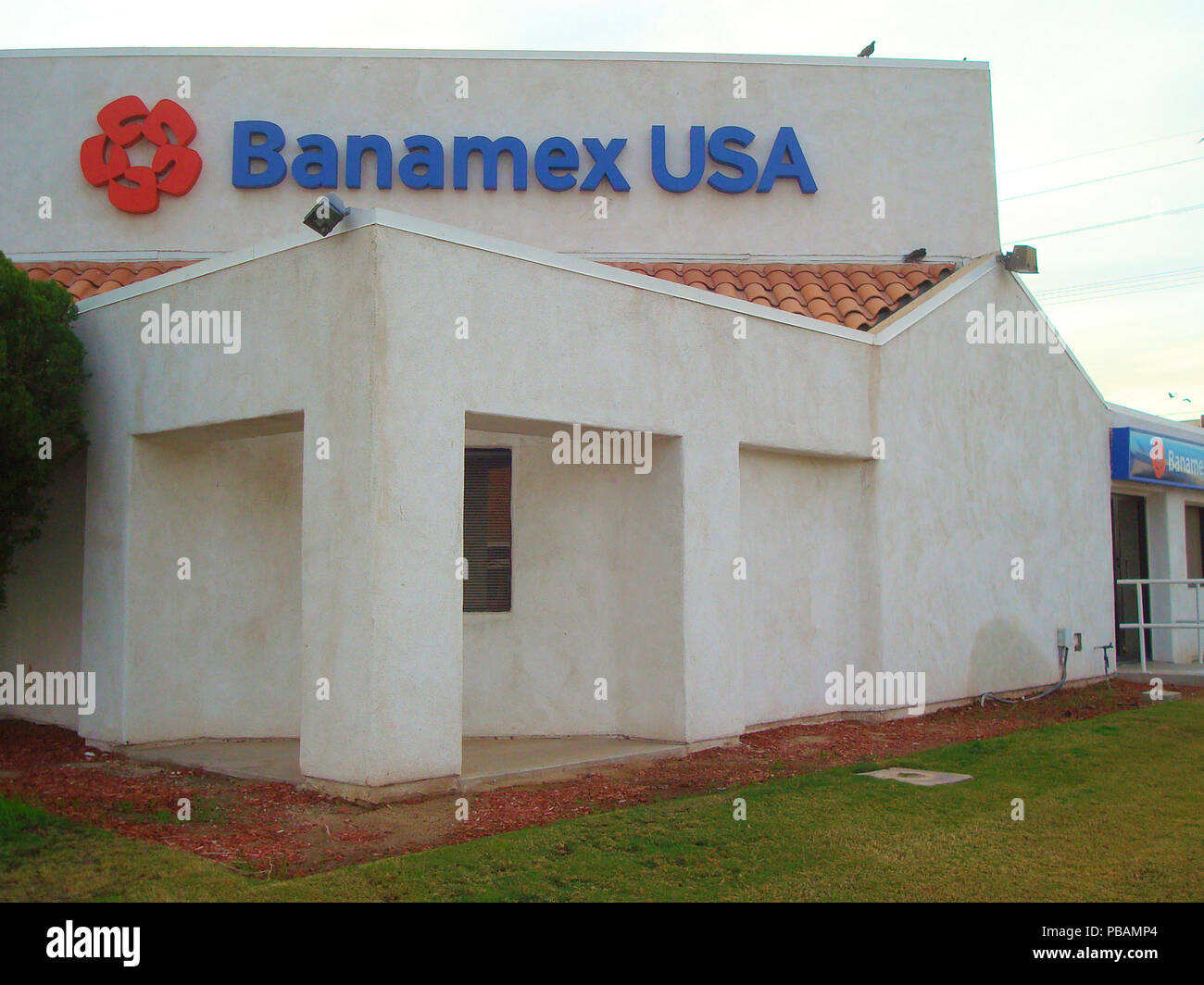 De l'extérieur maintenant définitivement fermé Banamex USA, à l'angle de la Quatrième Rue et avenue Rockwood, Calexico, en Californie, aux États-Unis. Banque D'Images