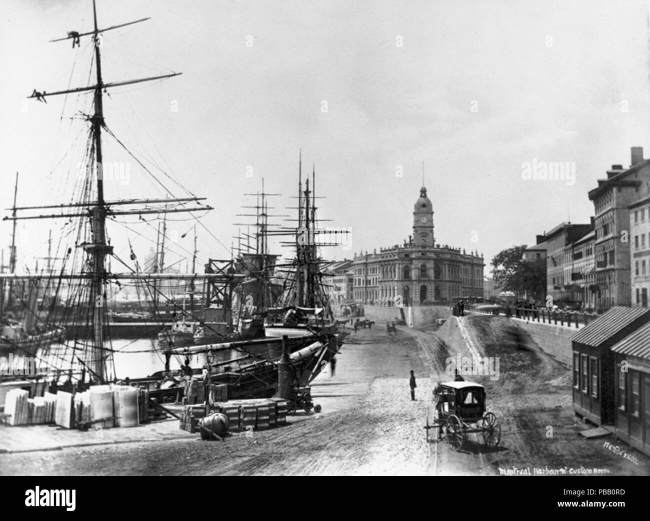. Anglais : Photographie, port de Montréal près de Custom House, Montréal, QC, 1865-1875, Alexander Henderson, les sels d'argent sur papier monté sur carton - papier albuminé 16 x 21 cm - English : Photographie, le port de Montréal près de la Douane, QC, 1865-1875, Alexander Henderson, sels d'argent sur papier monté sur carton - papier albuminé 16 x 21 cm - . Entre 1865 et 1875, 1056 Port de Montréal près de Custom House 1870 Banque D'Images