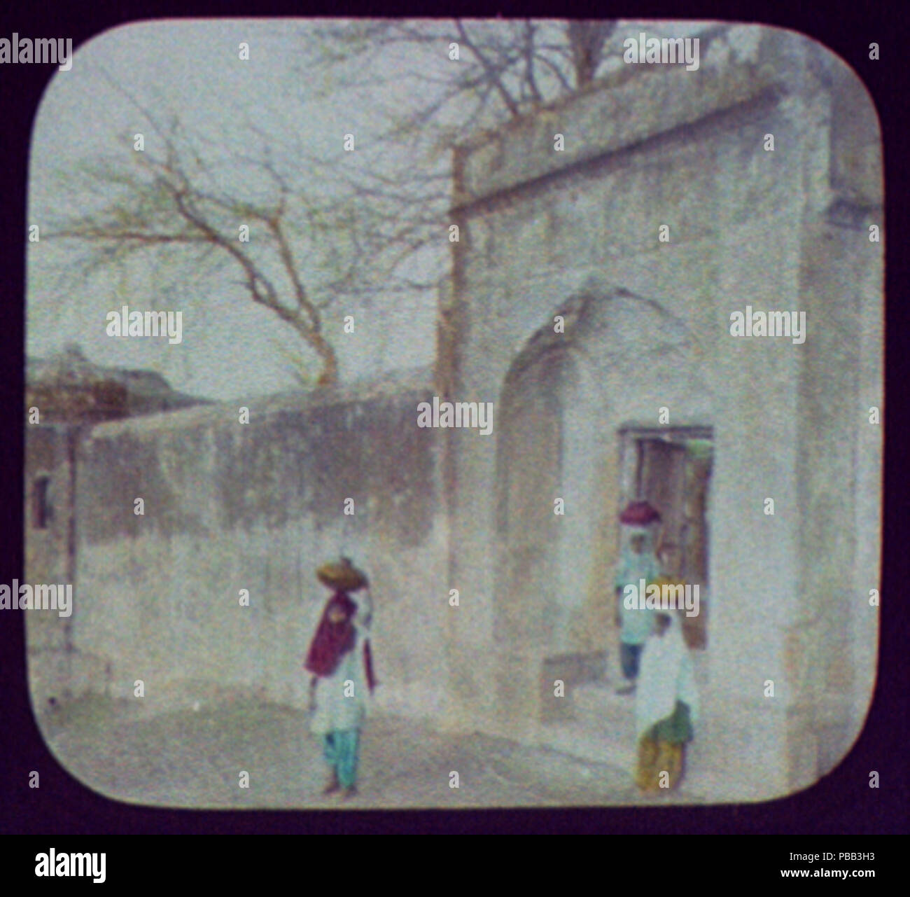 1079 N. Afrique ( ) trois femmes portant sur leur tête des pots RCAC2004707540 Banque D'Images