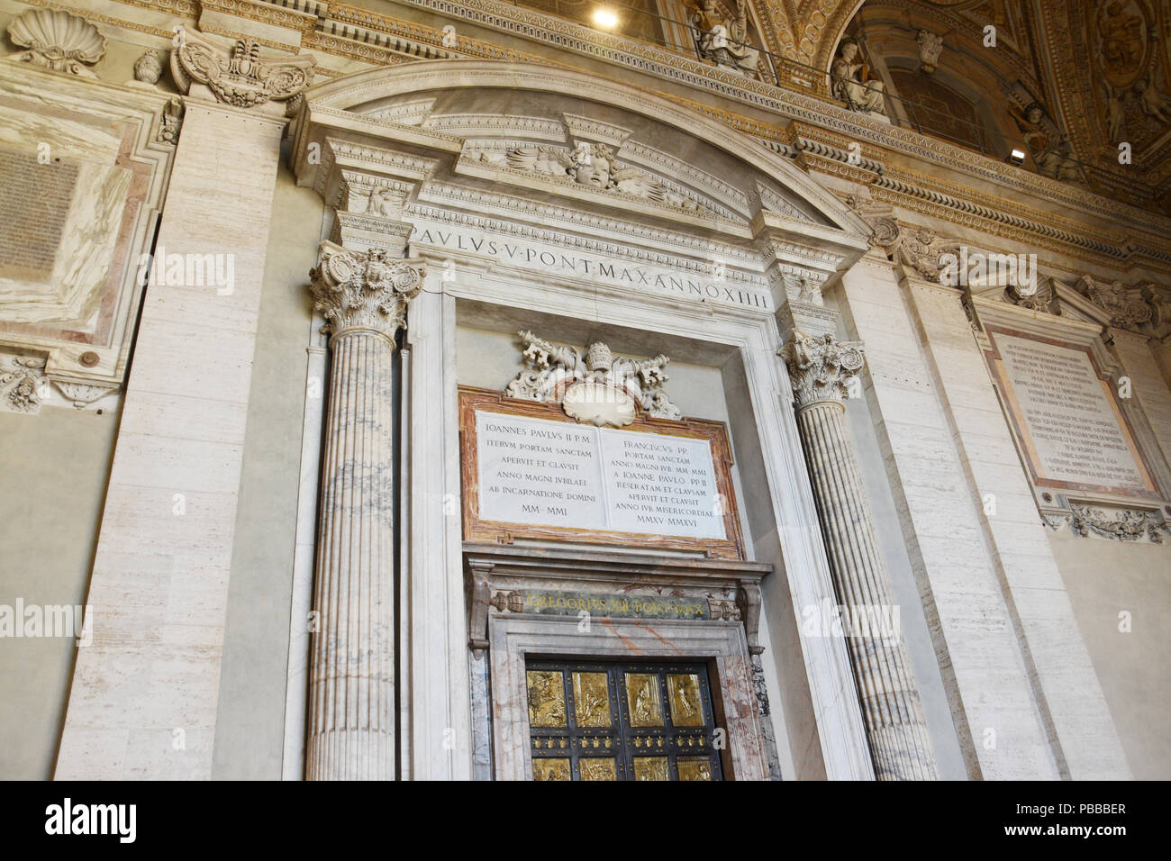 La Porte Sainte ou porte du Grand Pardon et de dévouement dans la Basilique Saint Pierre sur la Place Saint Pierre, Vatican. Banque D'Images