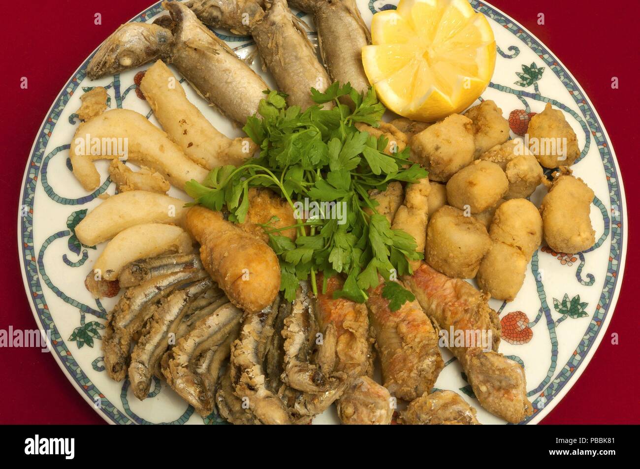 La friture de poissons typiques de la région, de l'Andalousie, Espagne, Europe. Banque D'Images