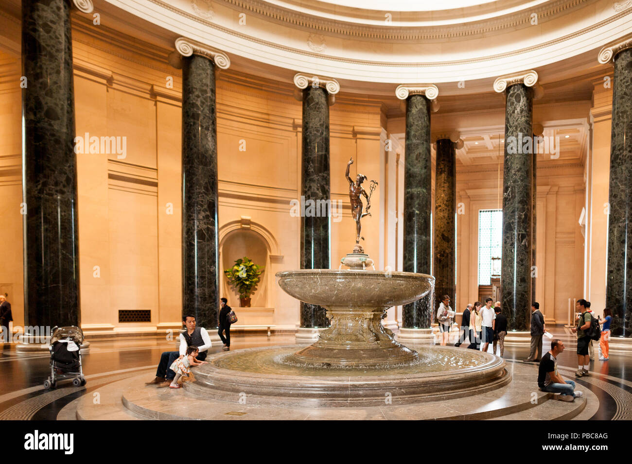 WASHINGTON, Etats-Unis - Sep 24, 2015 : Hall de la galerie nationale d'art, un musée d'art national à Washington, D.C., National Mall, entre les 3e et 9e st Banque D'Images