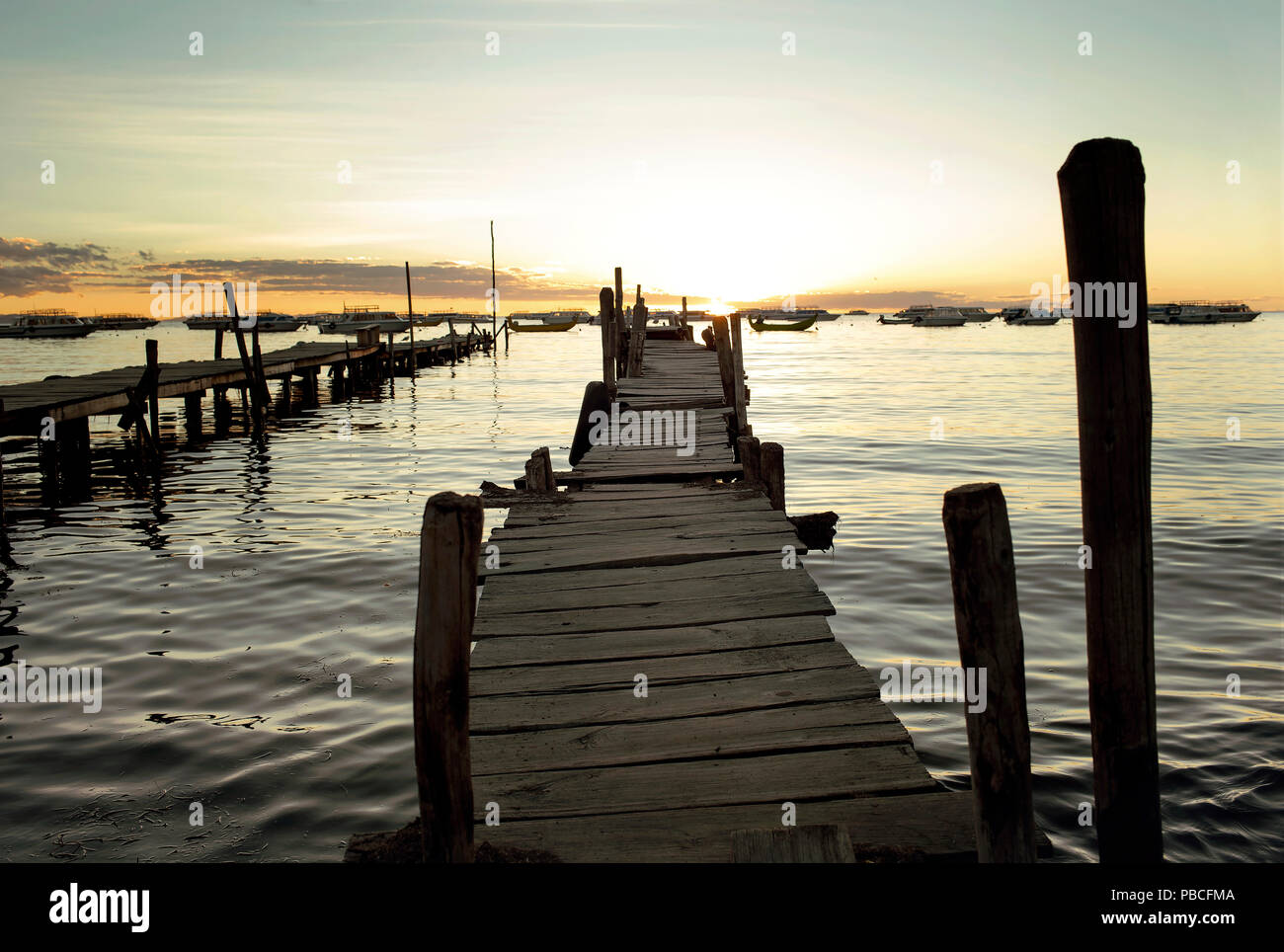 Coucher de soleil sur le lac Titicaca. La Bolivie, Copacabana. Juin 2018 Banque D'Images