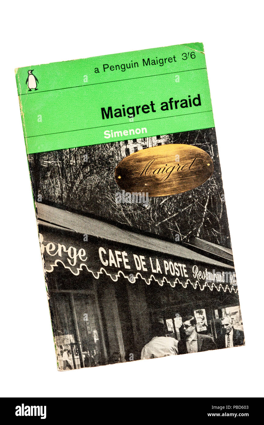 Pingouin vert poche Crime Maigret. Maigret peur d'abord publié en français comme Maigret une peur en 1953. Banque D'Images