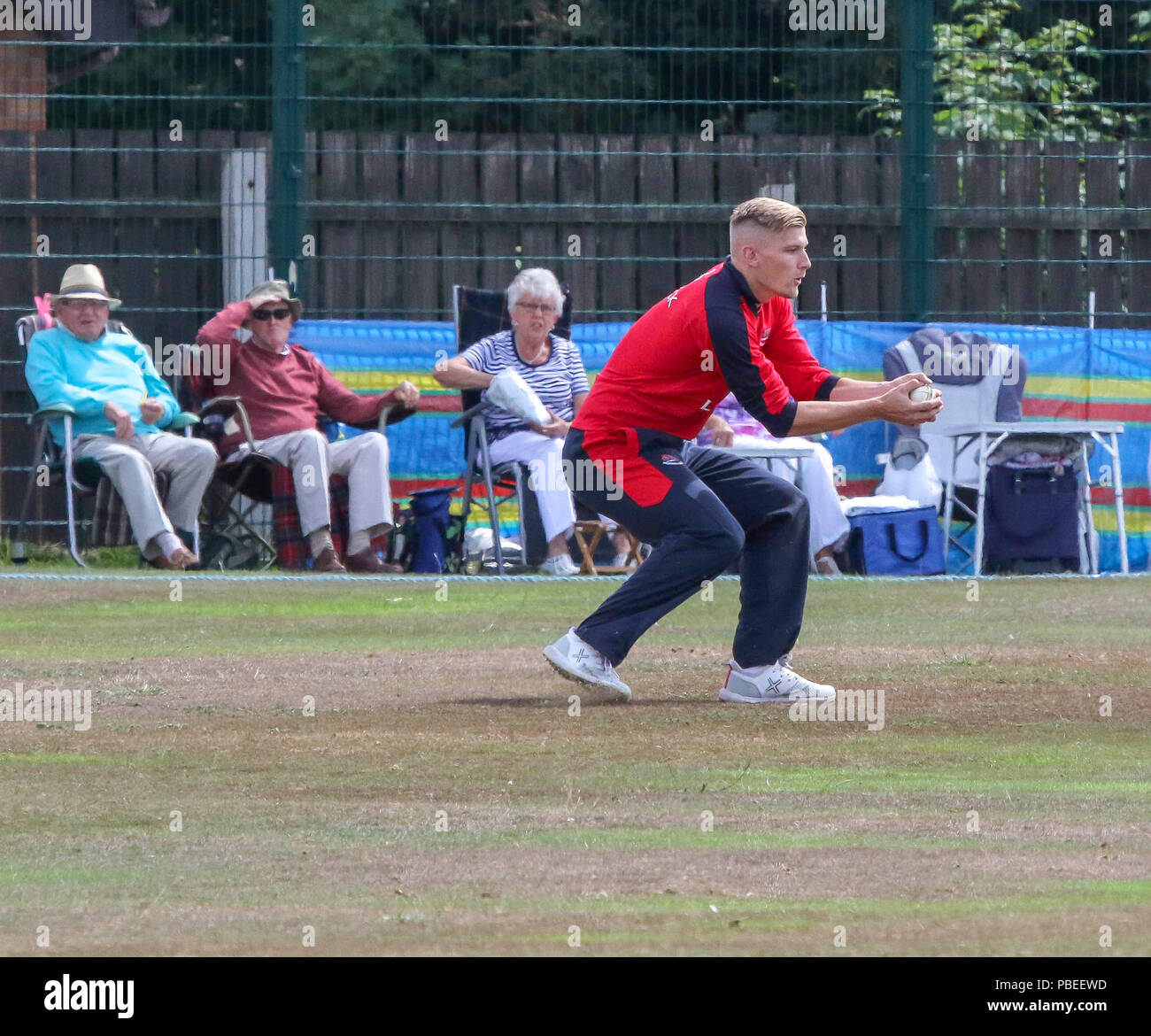 L'Irlande du Nord, Royaume-Uni. 27 juillet 2018. Le Livre vert, Comber, County Down. 27 juillet 2018. Finale de Coupe Waringstown Gallagher v CSIN. L'Waringstown Andrew Mitchell a pris cette capture à rejeter James Kennedy. Crédit David Hunter/Alamy Live News. Banque D'Images