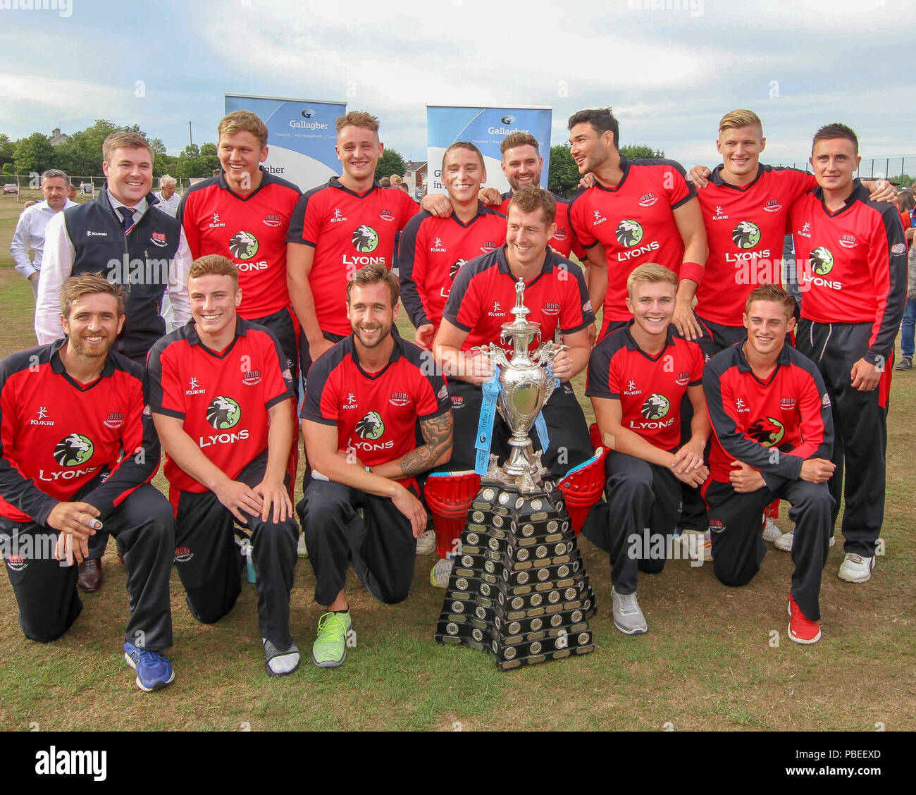 L'Irlande du Nord, Royaume-Uni. 27 juillet 2018. Le Livre vert, Comber, County Down. 27 juillet 2018. Finale de Coupe Waringstown Gallagher v CSIN. Waringstwon lifthing la Coupe du Défi. Crédit David Hunter/Alamy Live News. Banque D'Images