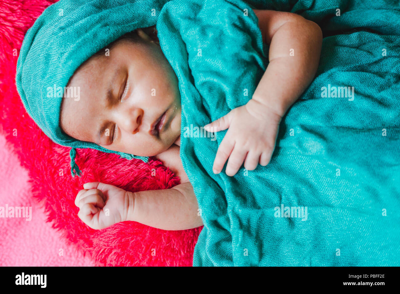 Closeup Portrait Of A Beau Dormir Bebe Nouveau Ne Nouveau Ne Sommeil Bebe Fille Asiatique Bebe Fille Nepalaise Photo Stock Alamy