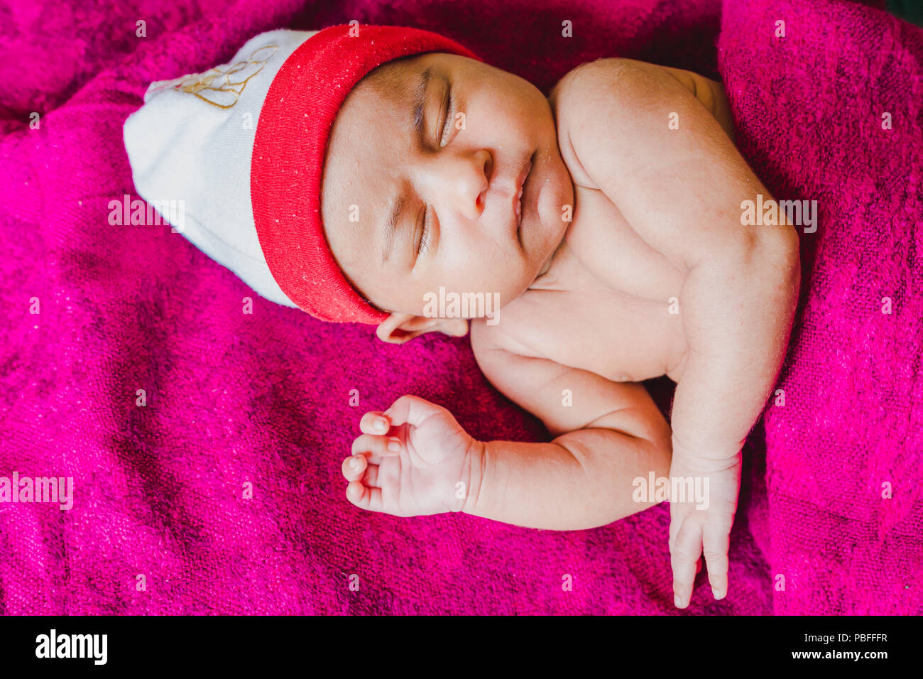 Closeup Portrait Of A Beau Dormir Bebe Nouveau Ne Nouveau Ne Sommeil Bebe Fille Asiatique Bebe Fille Nepalaise Photo Stock Alamy