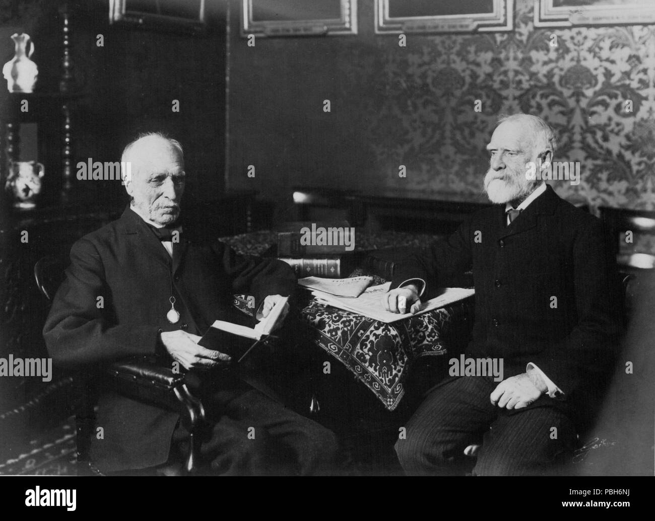 1696 Le Très Honorable James Bryce et le professeur Goldwin Smith (HS85-10-18301) Banque D'Images