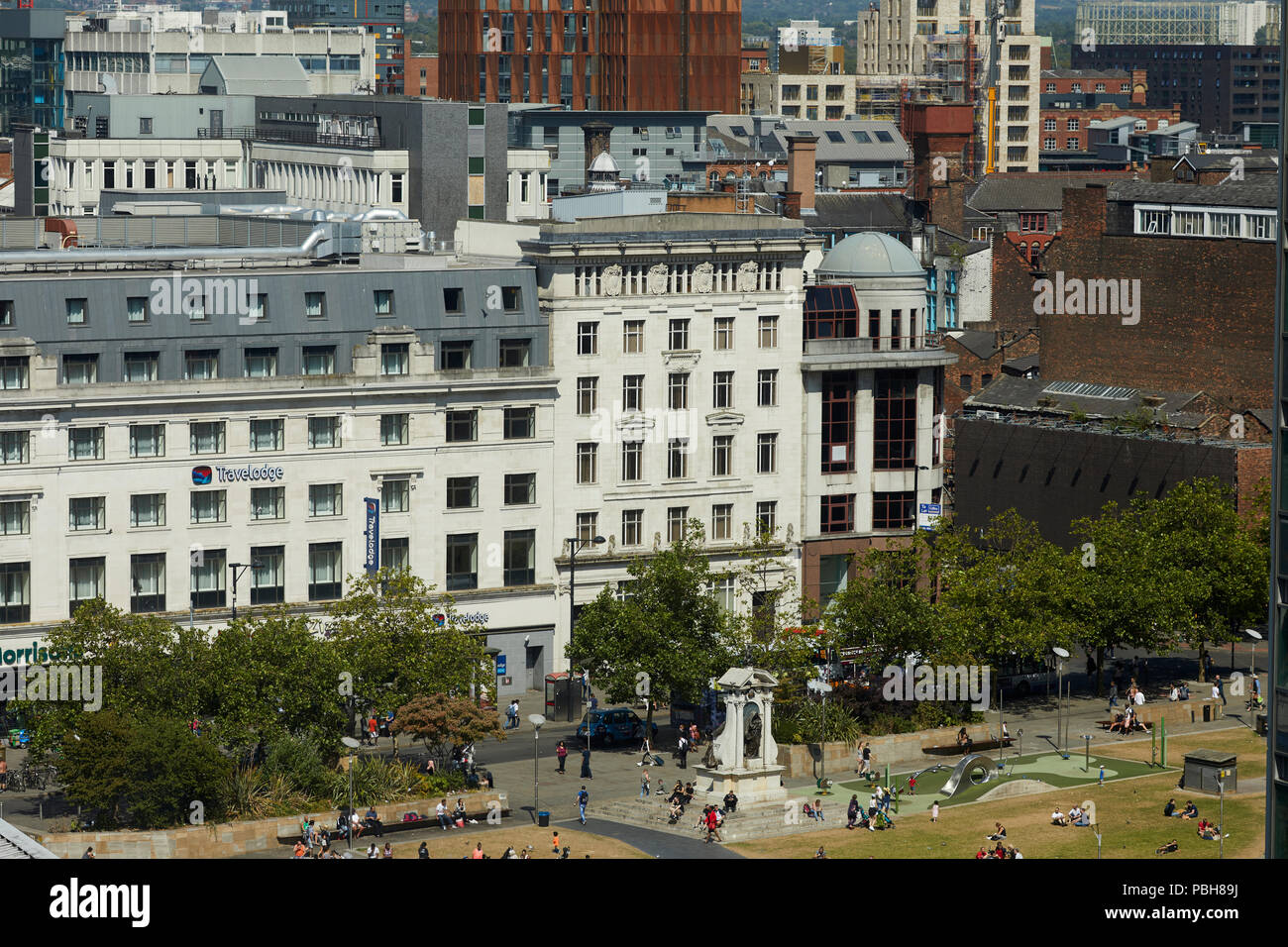 Les immeubles de bureaux et hôtel autour de Piccadilly Gardens dans le centre-ville de Manchester Banque D'Images