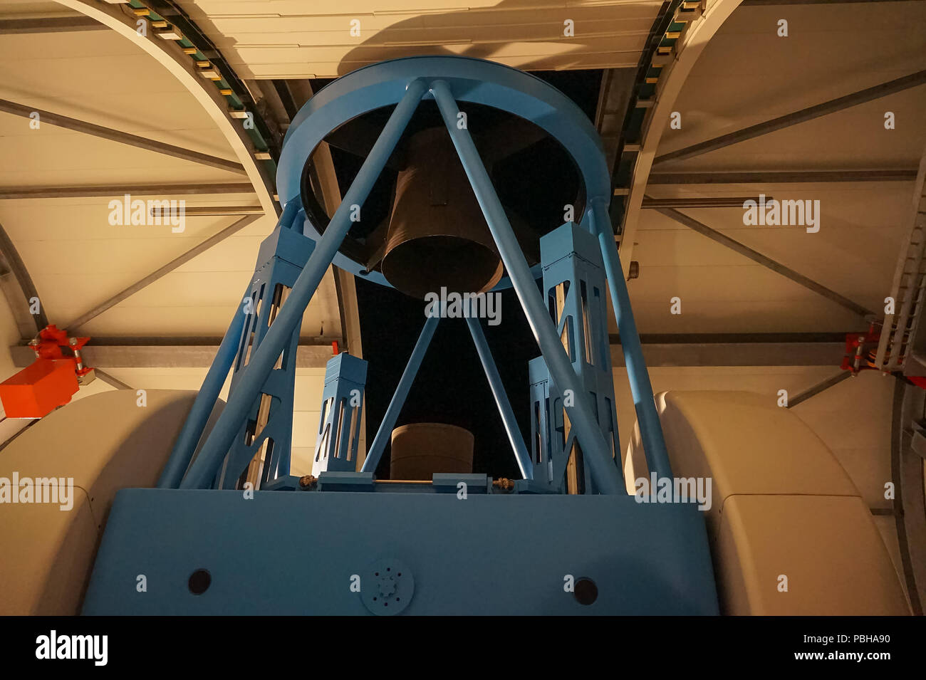 Intérieur de la célèbre Helmos Observatory (Aristarchos télescope). Il est situé sur le mont Helmos (Aroania) dans le nord du Péloponnèse à une altitude Banque D'Images