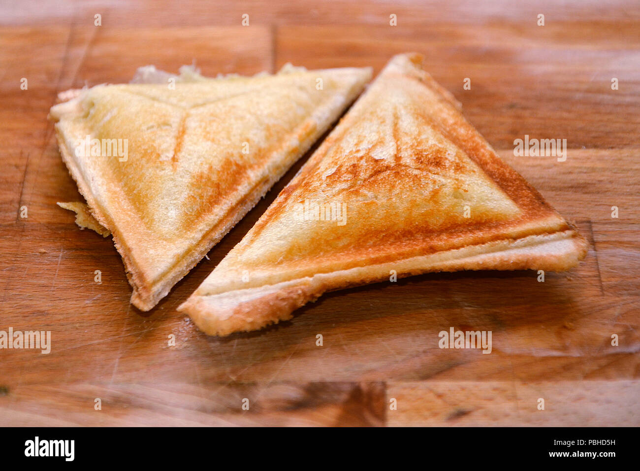 Toasted triangle sandwich Banque de photographies et d'images à haute  résolution - Alamy