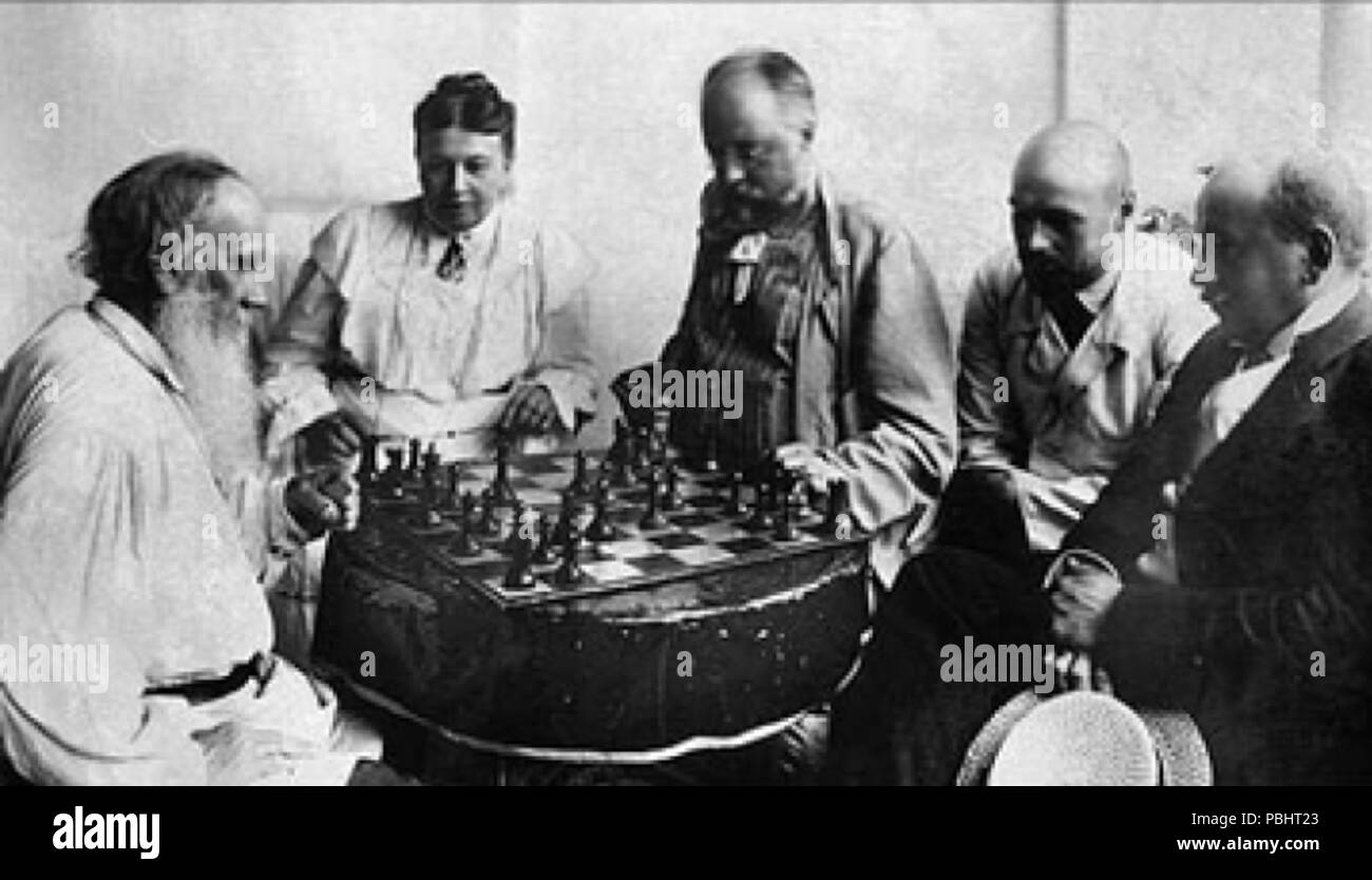 1754 Tolstoï et sa femme et ses deux fils jouer aux échecs Banque D'Images