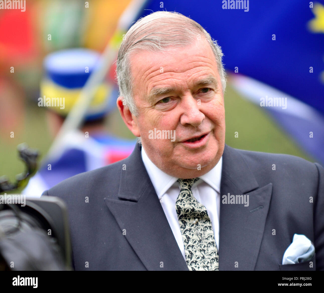 L'amiral Alan West, le baron à l'ouest de Spithead interviewée sur College Green, Westminster, juillet 2018. Le sous-secrétaire d'État parlementaire du travail à Banque D'Images