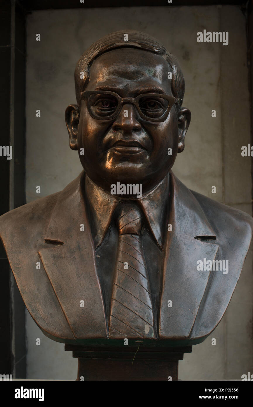 Statue du Dr B. R. Ambedkar, un Dalit (Intouchables) fortement conseillé pour l'abolition du système des castes. Kolkata, Inde, Asie. Banque D'Images