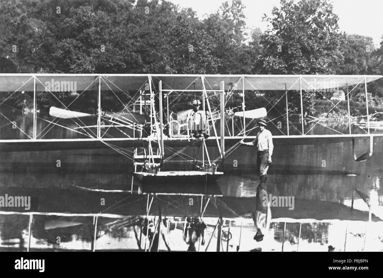 1872 Modèle Wright CH Seule étape ponton, 6 pieds de largeur par 10 pieds de long, 10 pouces de profondeur. Miami River, près de Dayton (Ohio), juin 1913 (10476 A.S.) Banque D'Images