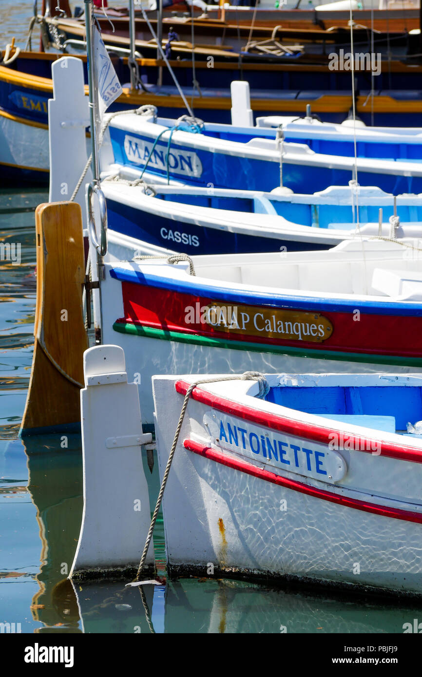 Bateau de pêche traditionnel pointu Banque de photographies et d’images ...