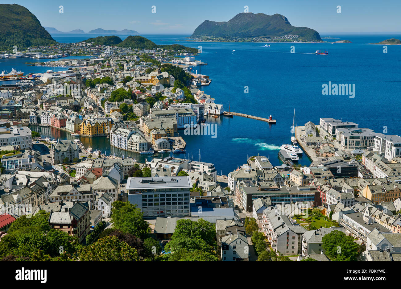 Vue depuis la colline Aksla Alesund et les eaux environnantes, Byrampen point de vue, More og Romsdal, Norway, Scandinavia, Europe Banque D'Images